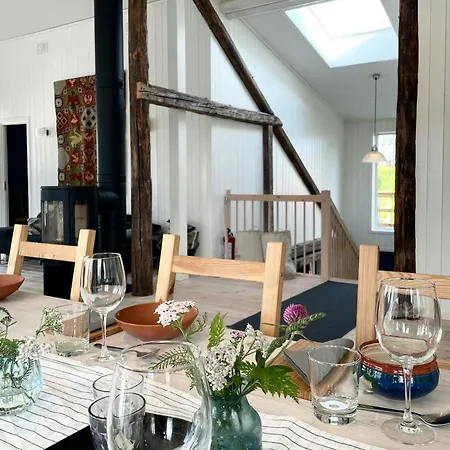 Restored Family By The Sea In Сasa de vacaciones Henningsvaer